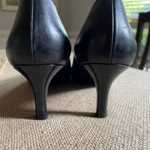 SALVATORE FERRAGAMO Cap Toe Black Leather Women’s Kitten Heel Pumps Shoes Sz 8AA - Picture 2 of 6